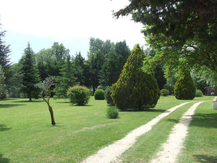 Location de vacances pour 2 personnes, avec vue ainsi que piscine et jardin à Courthézon - 3