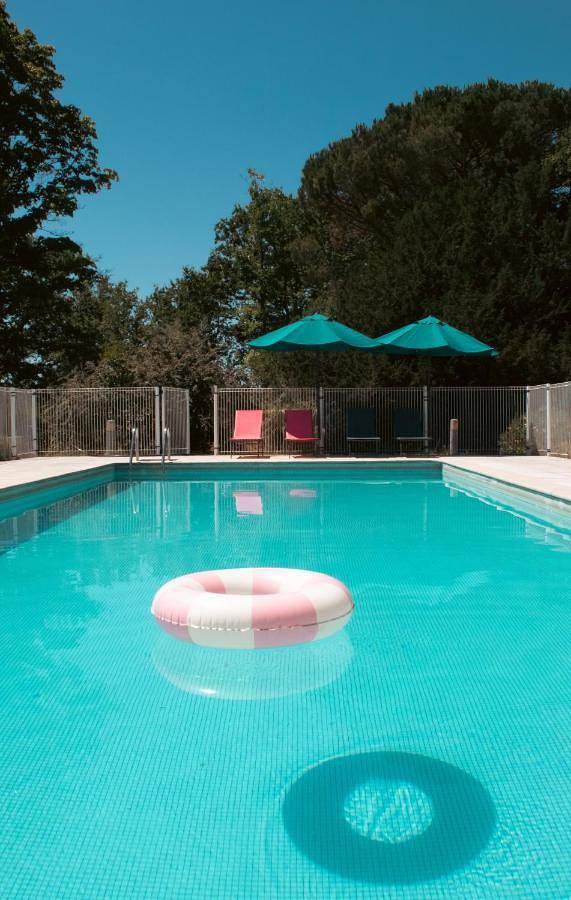 Gîte pour 4 personnes, avec vue ainsi que jardin et piscine à Lesperon - 2