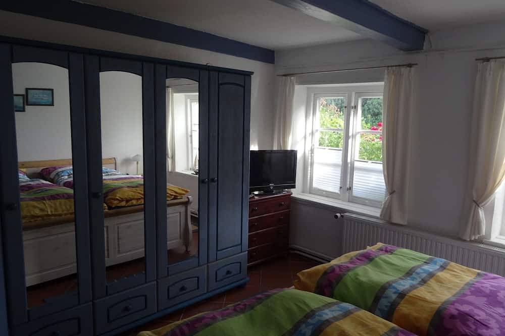 Ganze Wohnung, Urlaub am Meer im Reetdachhaus: Wlan frei, Garten, Sauna von 2022, Kamin in Geltinger Birk, Pommerby
