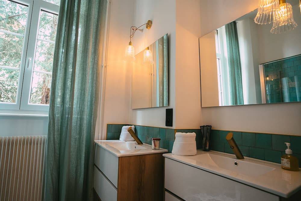 Entire apartment, Domaine Bohème I Charming 3 bedrooms with private Garden & Jacuzzi in Guebwiller, Parc naturel régional des Ballons des Vosges