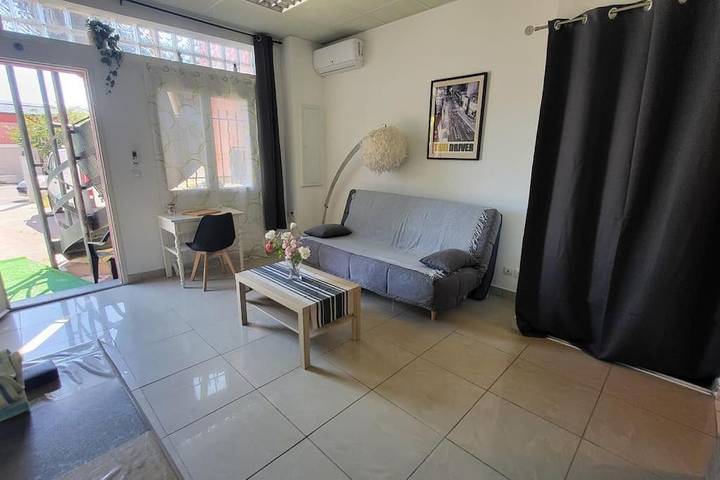 Gîte pour 4 personnes, avec vue ainsi que jardin et piscine à Villeveyrac - 4