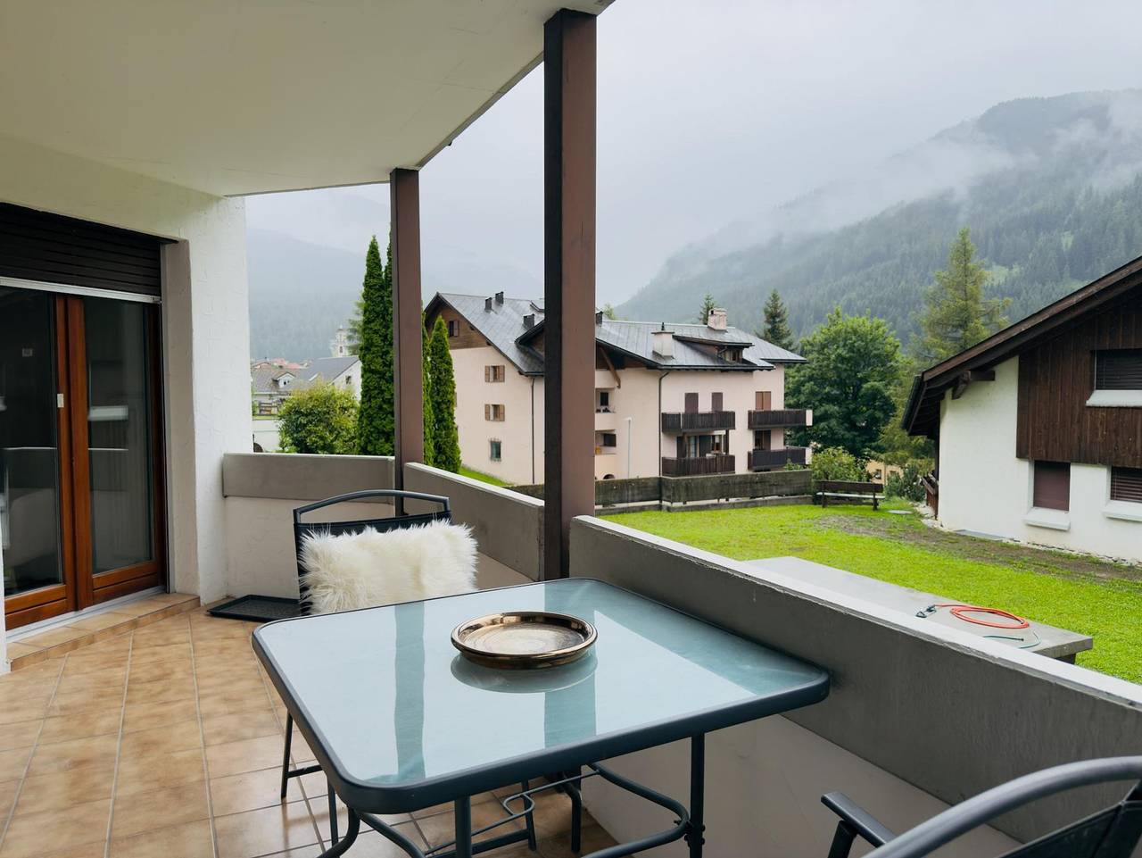 Ganze Ferienwohnung, Cadras 14 - 3.5 Zimmerwohnung - 6 Betten in Tinzen, Surses