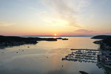 Ferienwohnung für 4 Personen, mit Meerblick und Ausblick sowie Balkon, mit Haustier in Supetarska Draga