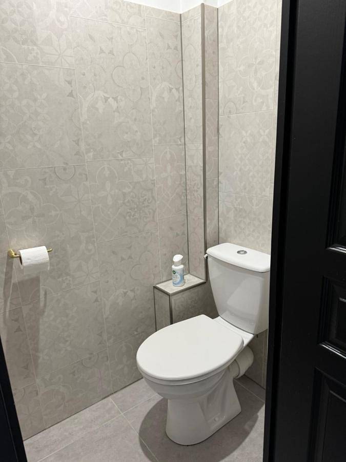 Location de vacances pour 10 personnes, avec vue ainsi que jardin et piscine à Changé - 2