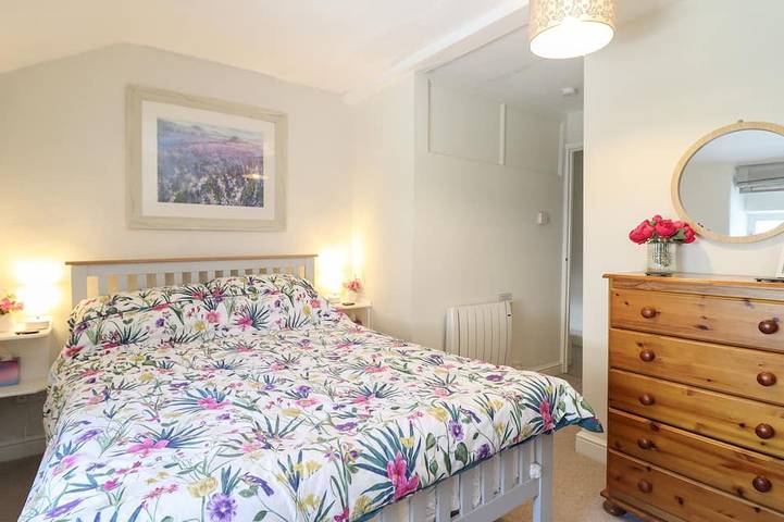 Llygoden Cottage, pet friendly, with open fire in Beddgelert in Beddgelert, Snowdonia