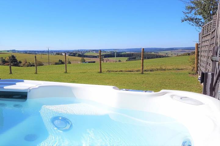 Ferienwohnung für 4 Personen, mit Sauna und Garten sowie Balkon und Whirlpool, mit Haustier