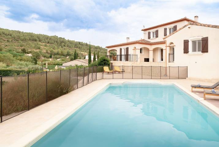 Gîte pour 8 personnes, avec piscine