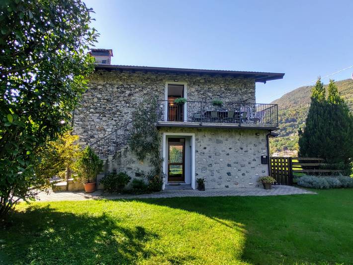 Ferienwohnung für 4 Personen, mit Terrasse und Garten sowie Ausblick