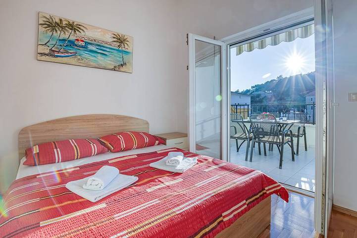 Ferienwohnung für 3 Personen, mit Balkon in Krvavica