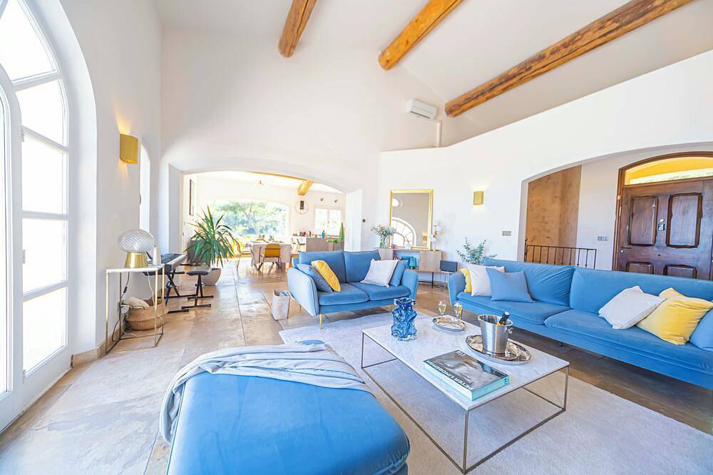 Panoramic 4-Br Villa near Aix w/Pool, Ac - for 10 people in Le Tholonet, Region de Aix-en-Provence