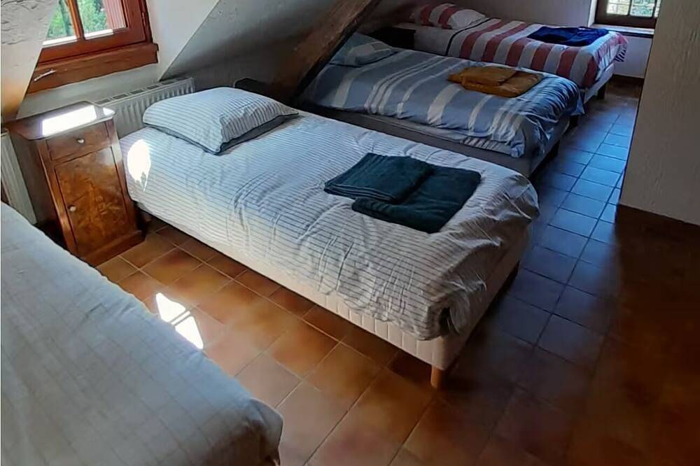 Maison Rouge est une belle maison de vacances, maison au calme à la campagne ! in Jumelles, Longué-Jumelles