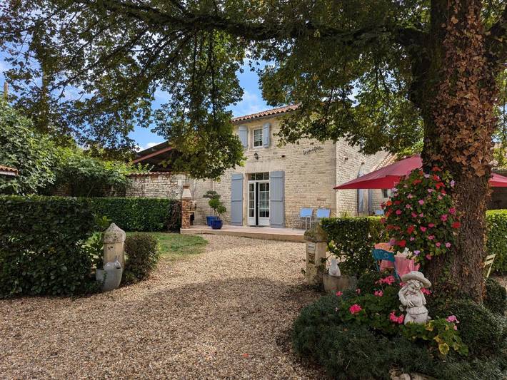 Gîte pour 6 personnes, avec terrasse à Jauldes