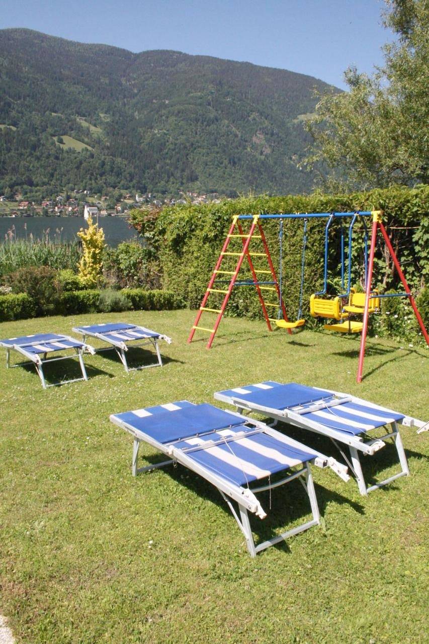 Double Room with Lake View and External Bathroom in Villach, Ossiacher See