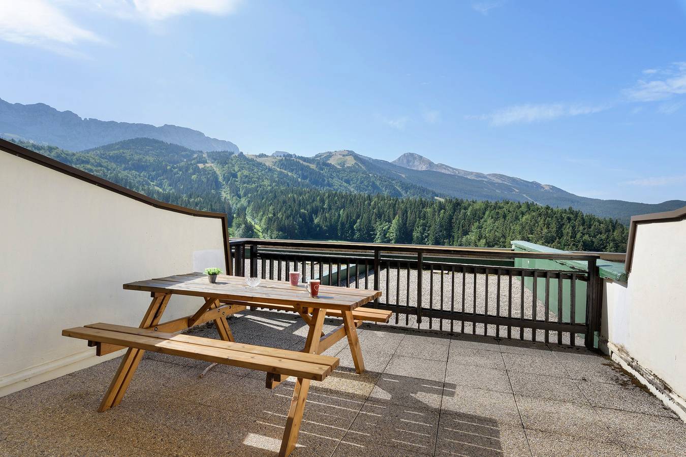 Ganze Wohnung, Großzügiges Studio mit Bergblick, Terrasse & direktem Pistenzugang in Villard de Lans in Villard-de-Lans, Parc naturel régional du Vercors