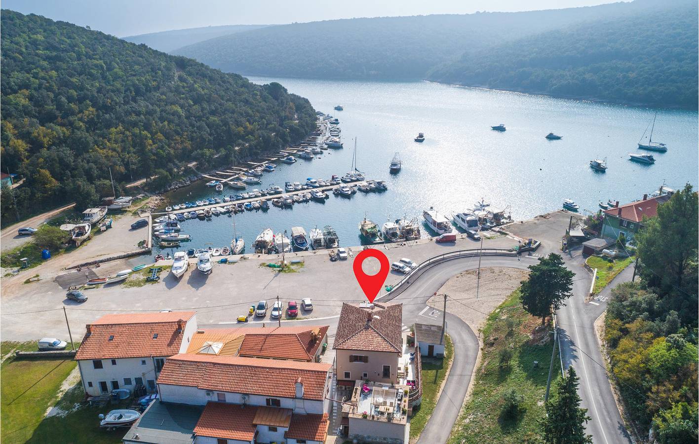 Gemütlich, 2 km vom Strand entfernt: Moderne 2-Zimmer-Wohnung mit WLAN, Klimaanlage, Parkplatz und Terrasse in Marčana, Südküste Istrien