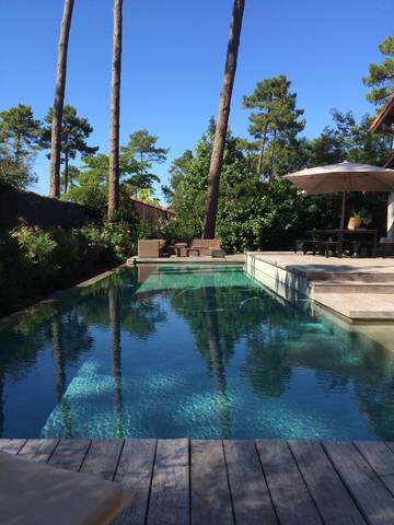 Gîte pour 10 personnes, avec terrasse ainsi que piscine et jardin dans Plage des Estagnots