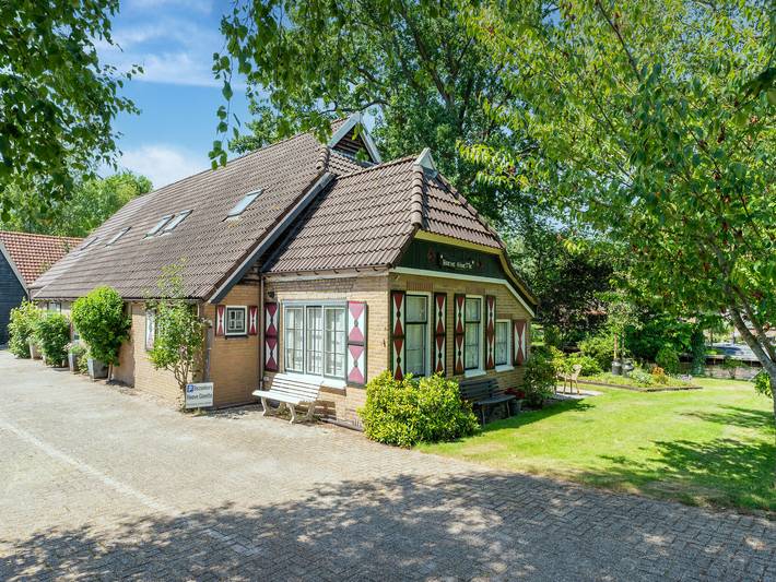 Ferienhaus für 22 Personen, mit Balkon/Terrasse und Terrasse sowie Garten in Giethoorn