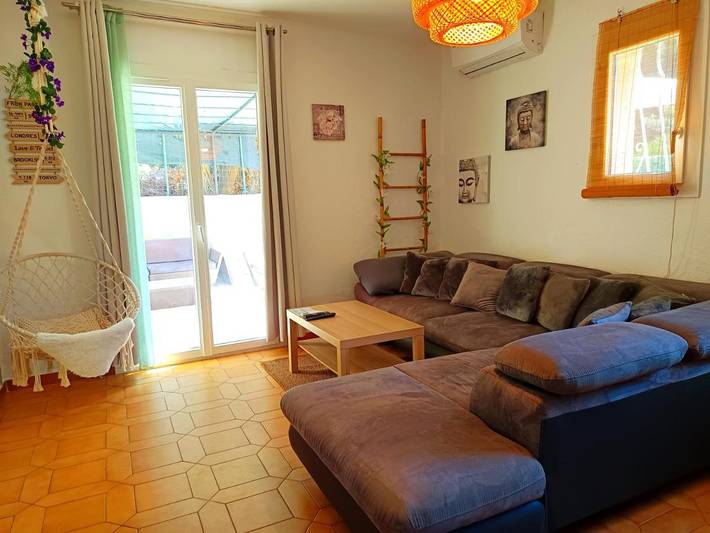 Location de vacances pour 5 personnes, avec terrasse ainsi que vue et piscine à La Valette-du-Var - 4