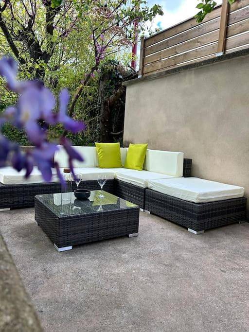 Gîte pour 2 personnes, avec terrasse ainsi que jardin et piscine à Mirabel-et-Blacons - 2