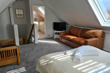 Beach House for 15 People in Selsey, West Sussex, Photo 3