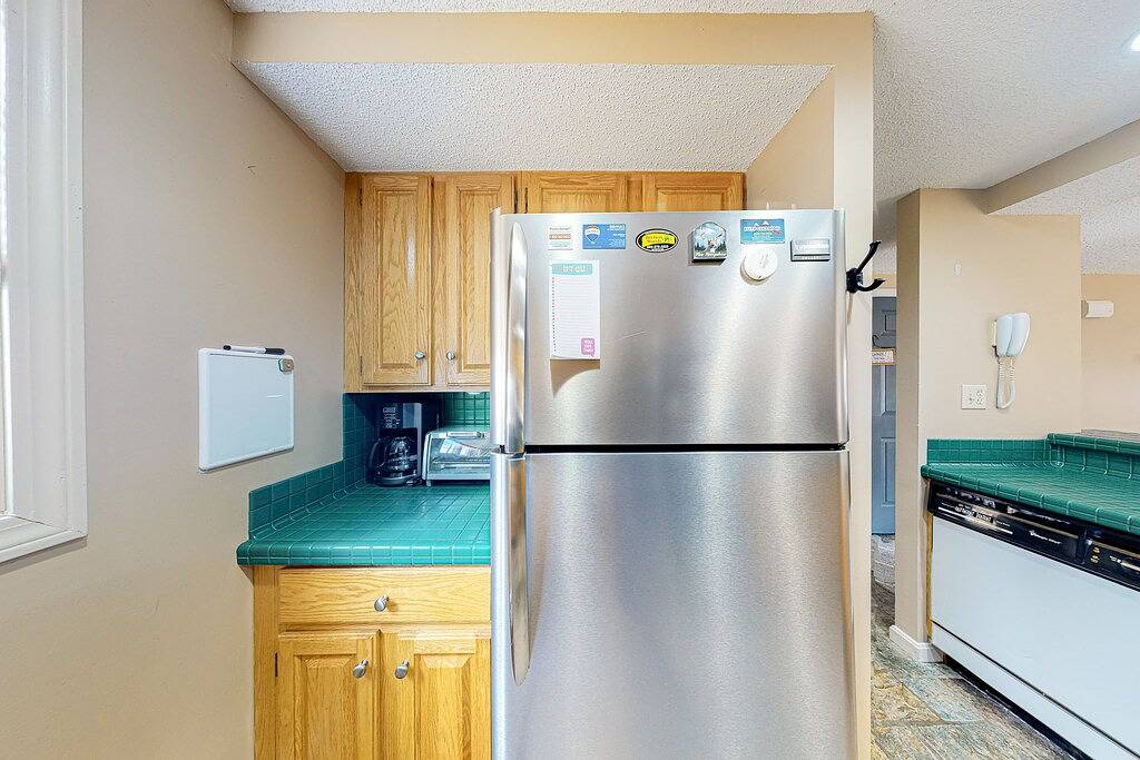 Ganze Wohnung, Riverfront condo with mountain view & ski shuttle: walk to town, hiking, skiing in Lincoln (NH), Franconia Notch