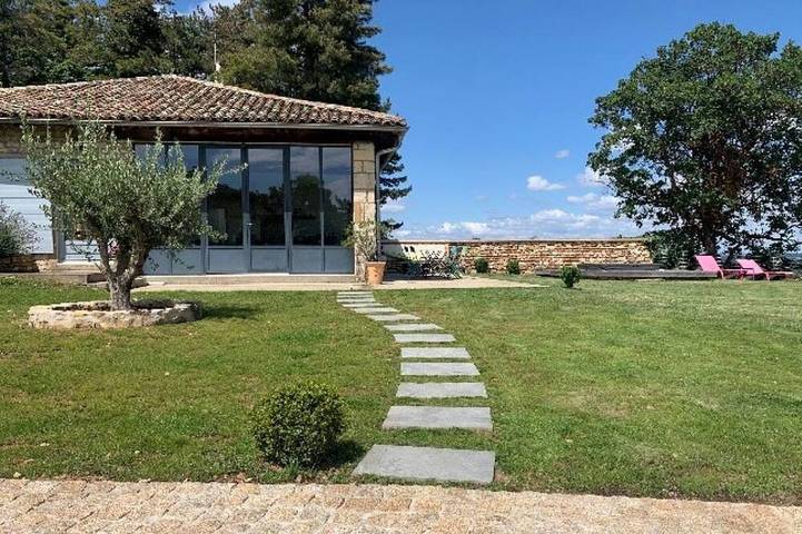 Gîte pour 6 personnes, avec Jacuzzi ainsi que Terrasse et Jardin à Anse