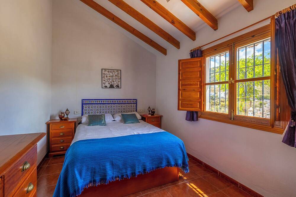Detached Villa With Private Pool And Stunning Views 5 Minutes Walk From Village in Árchez, Málaga Province