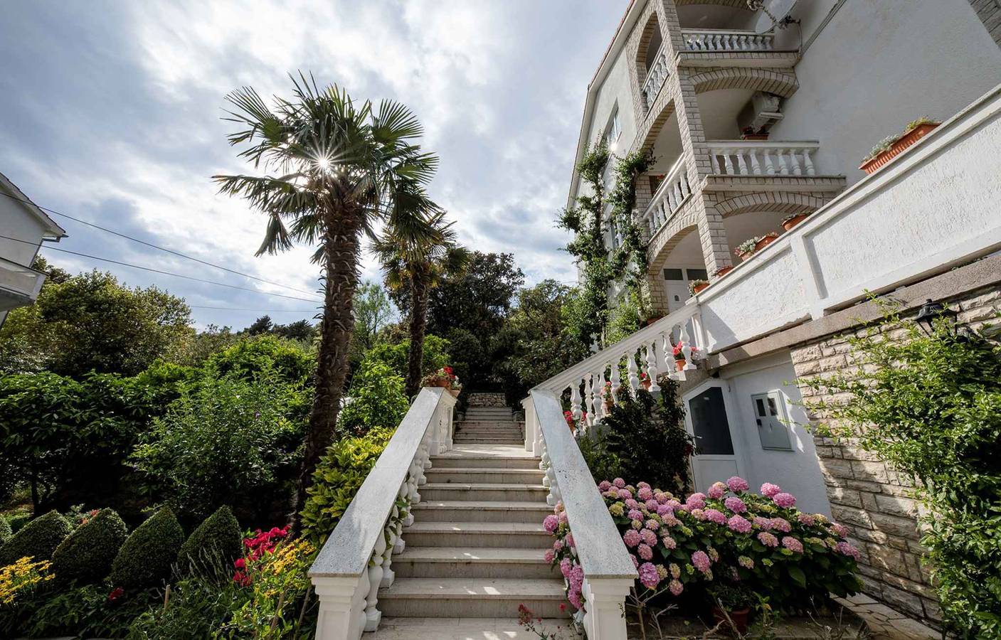 Apartamento vacacional entero, Apartamento de vacaciones con balcón y vistas al mar in Kampor, Rab