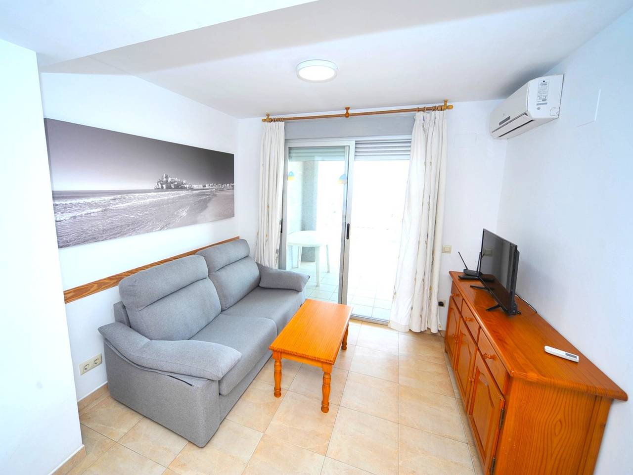 Entire apartment, Apartment in Peñíscola with pool and parking in Peñiscola, Costa del Azahar