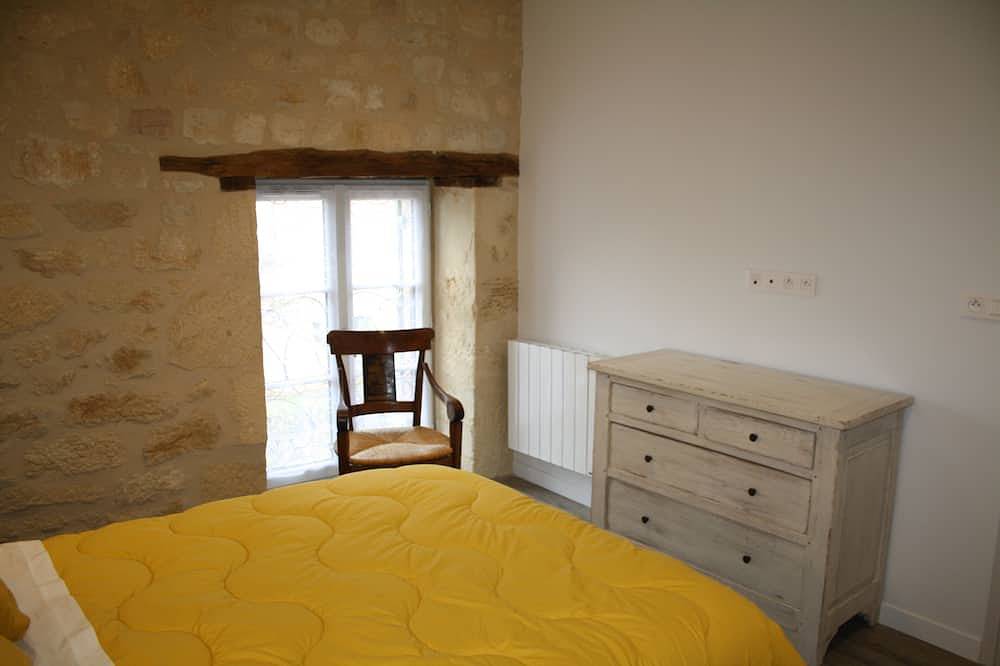 Adorable maison de village entièrement rénovée; 2 chambres/2 salles de bain in Domme, Périgord Noir