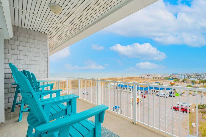 Vacation rental for 12 people, with pool and balcony in Virginia Beach
