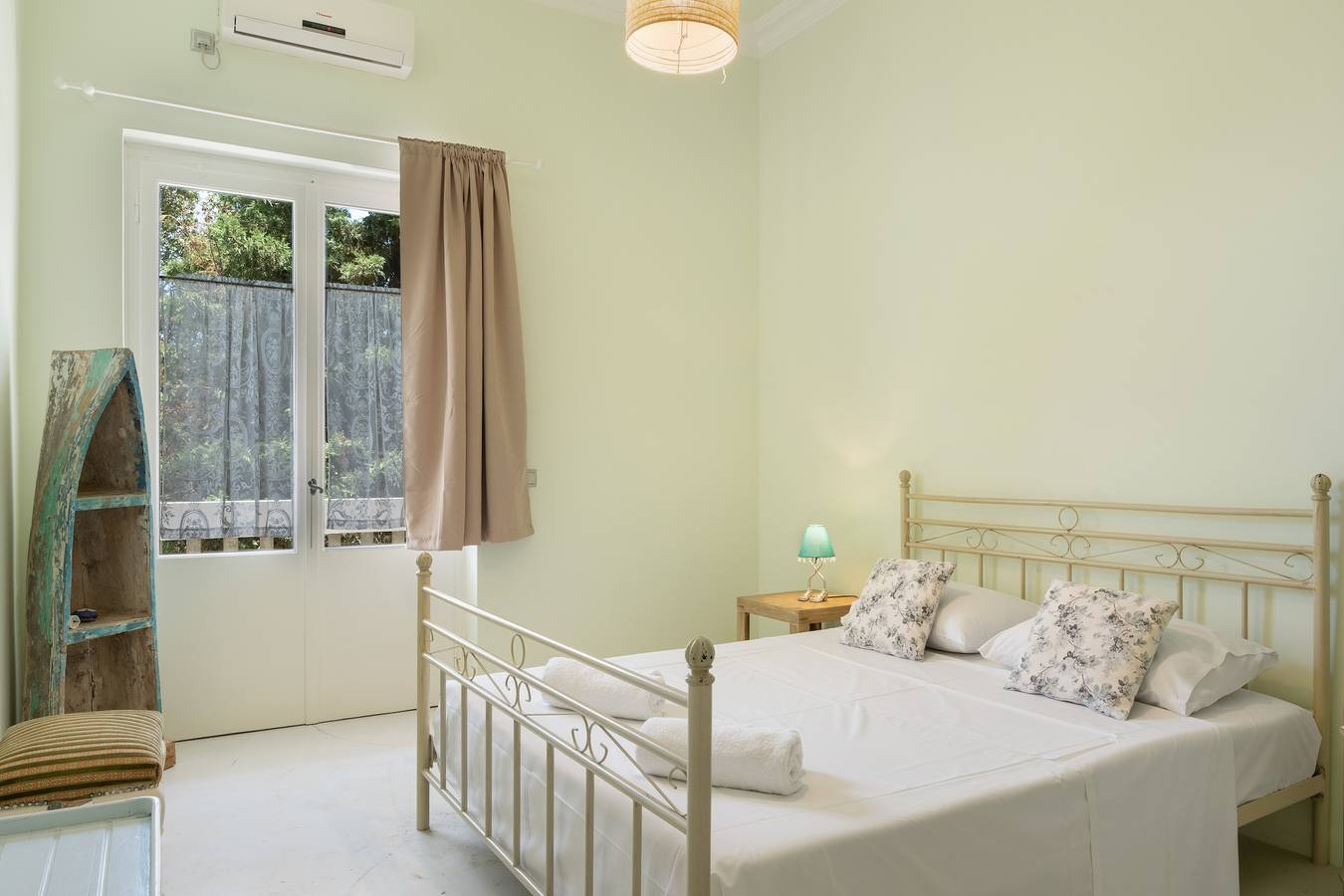 Entire apartment, Afroessa Stone Apartment with Sea View, Wi-Fi, and Air Conditioning in Milos