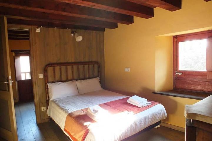 Gîte pour 10 personnes, avec jardin à Pardines - 3