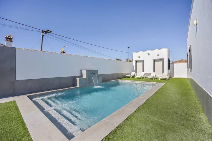 Maison de vacances pour 16 personnes, avec Jardin à Chiclana de la Frontera