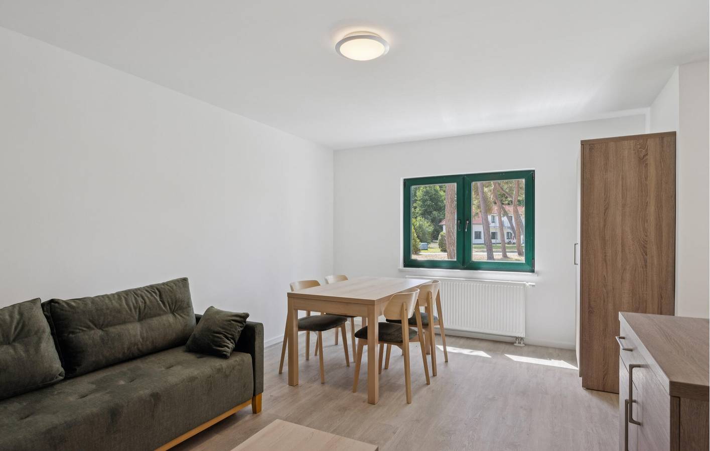 Entire holiday apartment, Cozy Ground Floor Apartment w/ WiFi, TV & Parking 300m from Beach in Juliusruh, Ruegen