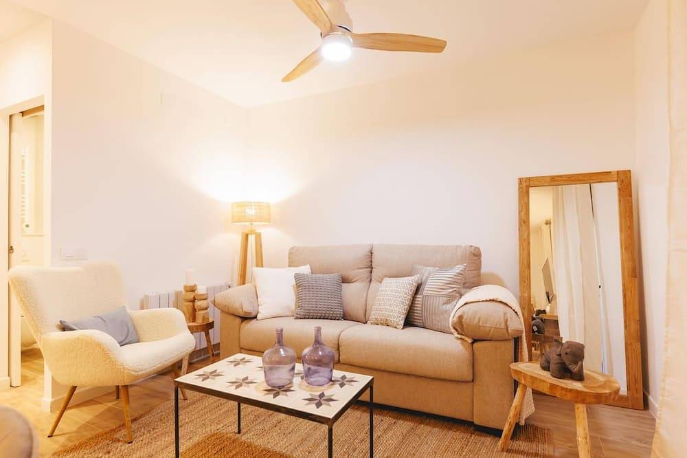 Apartamento entero, Auriga - Apartamento vacacional en Girona | Bravissimo in Gerona, Gironés