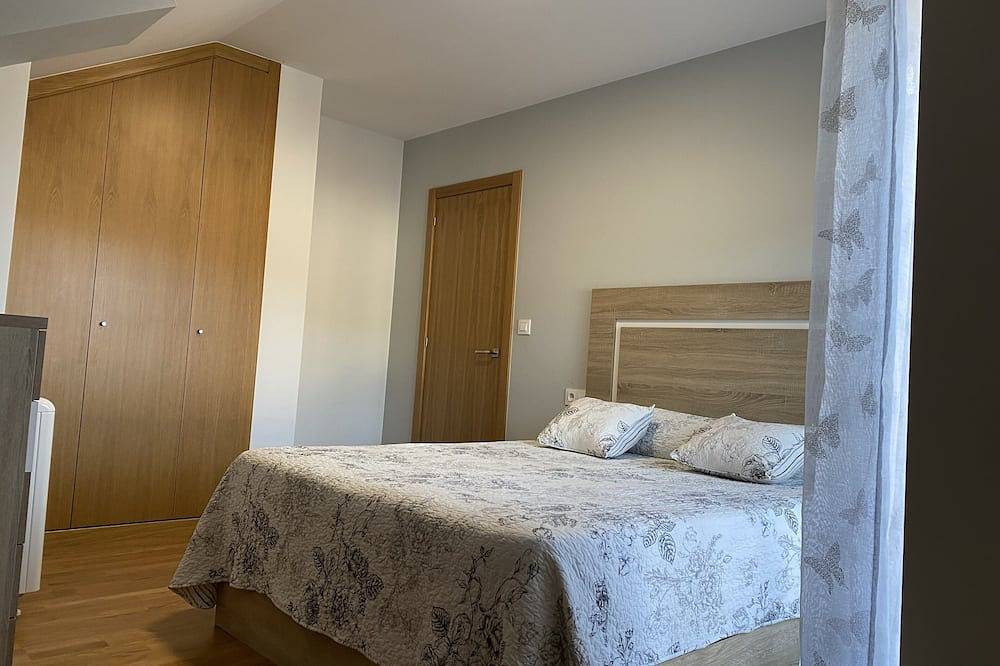 Entire apartment, 2 Bedroom Penthouse (3 Beds) With Terraces In Moaña - Playa A Xunqueira in Moaña, Rías Baixas