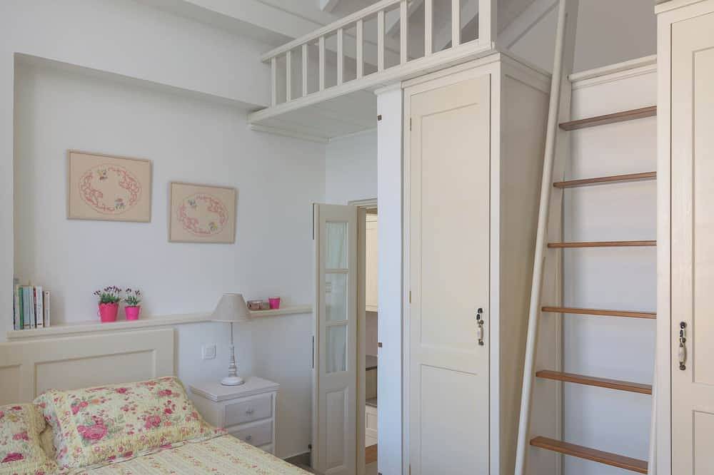 Entire apartment, House in Symi with sea view in Ano Symi, Turkish Aegean