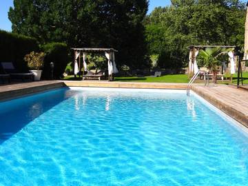 Maison d’hôte pour 2 personnes, avec jardin et piscine ainsi que jacuzzi et terrasse dans le Cantal