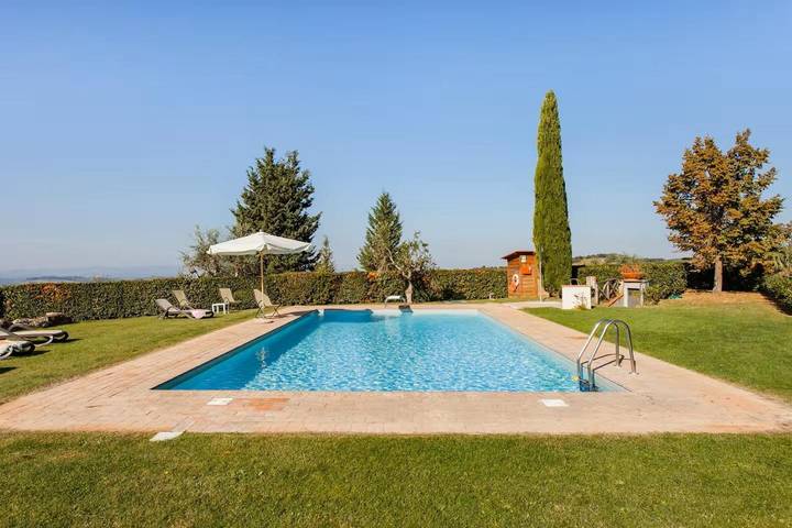 Villa für 6 Personen, mit Terrasse und Garten sowie Pool und Ausblick