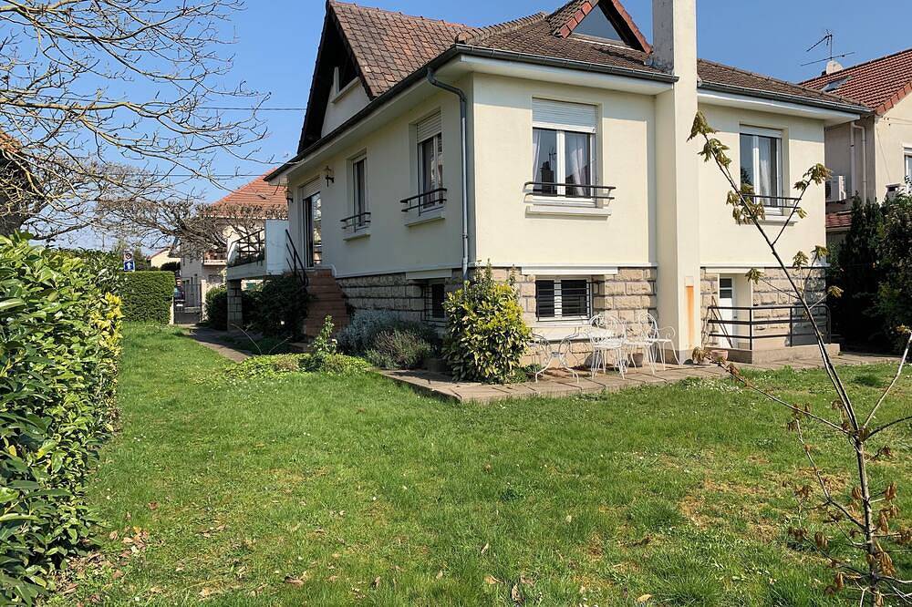 Magnificent, bright house with large garden, conveniently located. Quiet neighborhood in Athis-Mons, Essonne