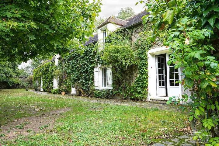 Location de vacances pour 10 personnes, avec jardin à Gastins
