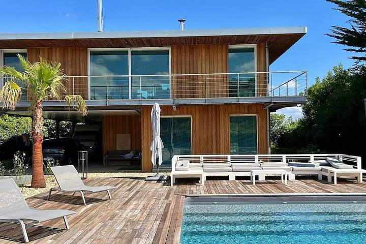 Maison de vacances pour 12 personnes, avec Balcon et Terrasse ainsi que Jardin et Piscine à Gujan-Mestras