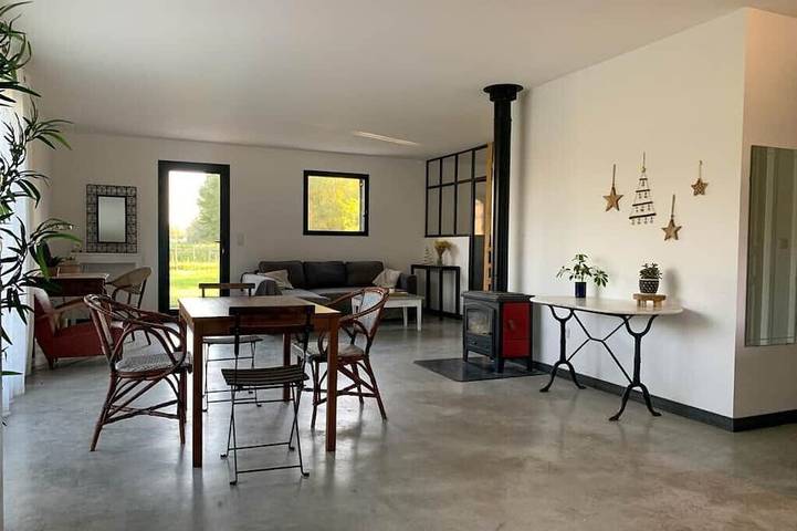 The Countryside: A Peaceful Home with a Garden and Pond in Lauris, Parque natural regional del Luberon