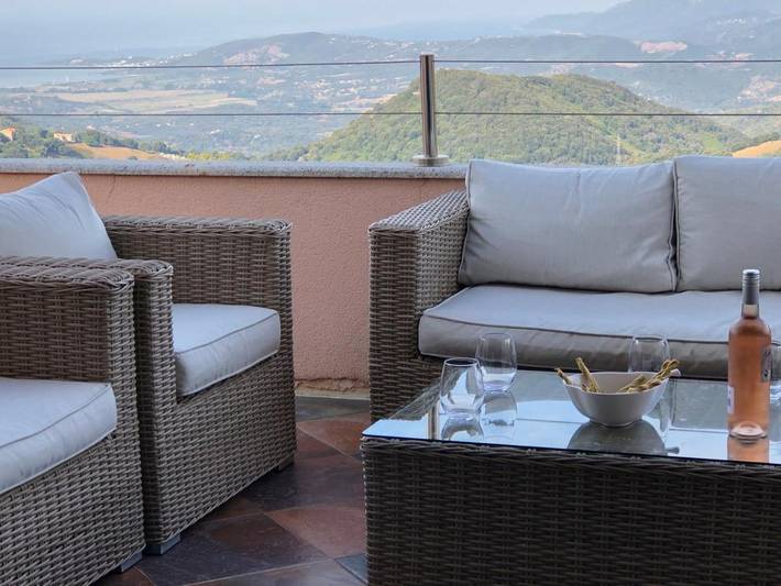 Location de vacances pour 6 personnes, avec piscine ainsi que vue et terrasse à Casalabriva - 3