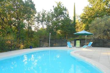 Agriturismo pour 5 personnes, avec jardin et piscine à Collorgues