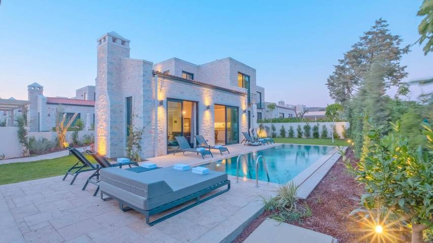 Villa pour 10 personnes, avec piscine ainsi que jardin et vue, animaux acceptés à Bodrum