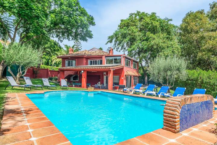 Chalet para 12 personas, con terraza en Elviria