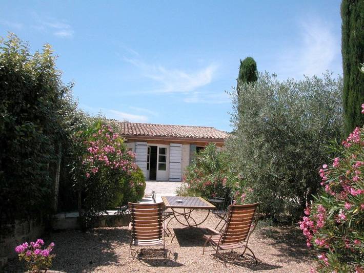 Chambre d’hôte pour 2 personnes, avec Terrasse et Jardin ainsi que Piscine et Vue