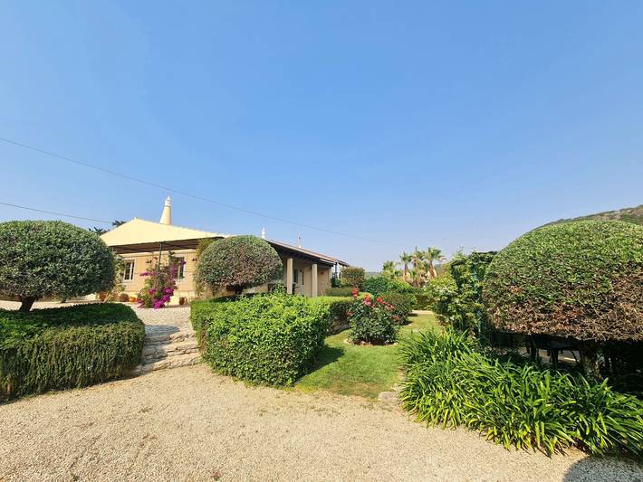Casa de férias para 8 pessoas, com jardim e terraço e ainda piscina em Bensafrim